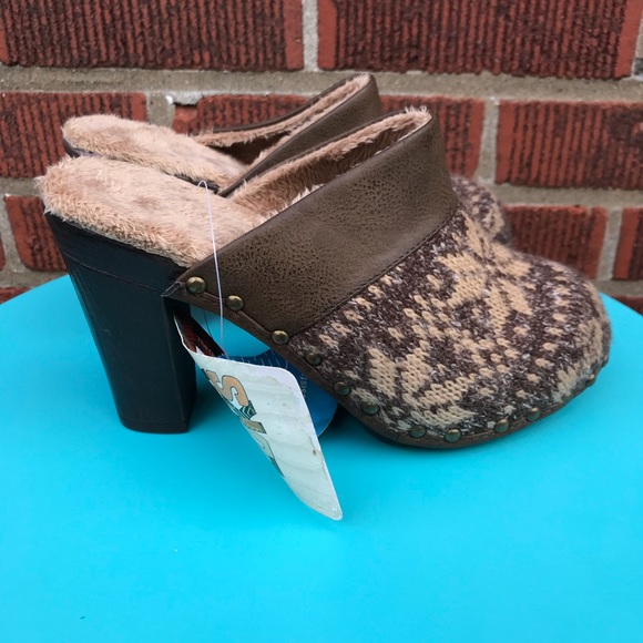 Muk Luks Kameryn Sweater Faux Fur Lined Clogs - Picture 4 of 8